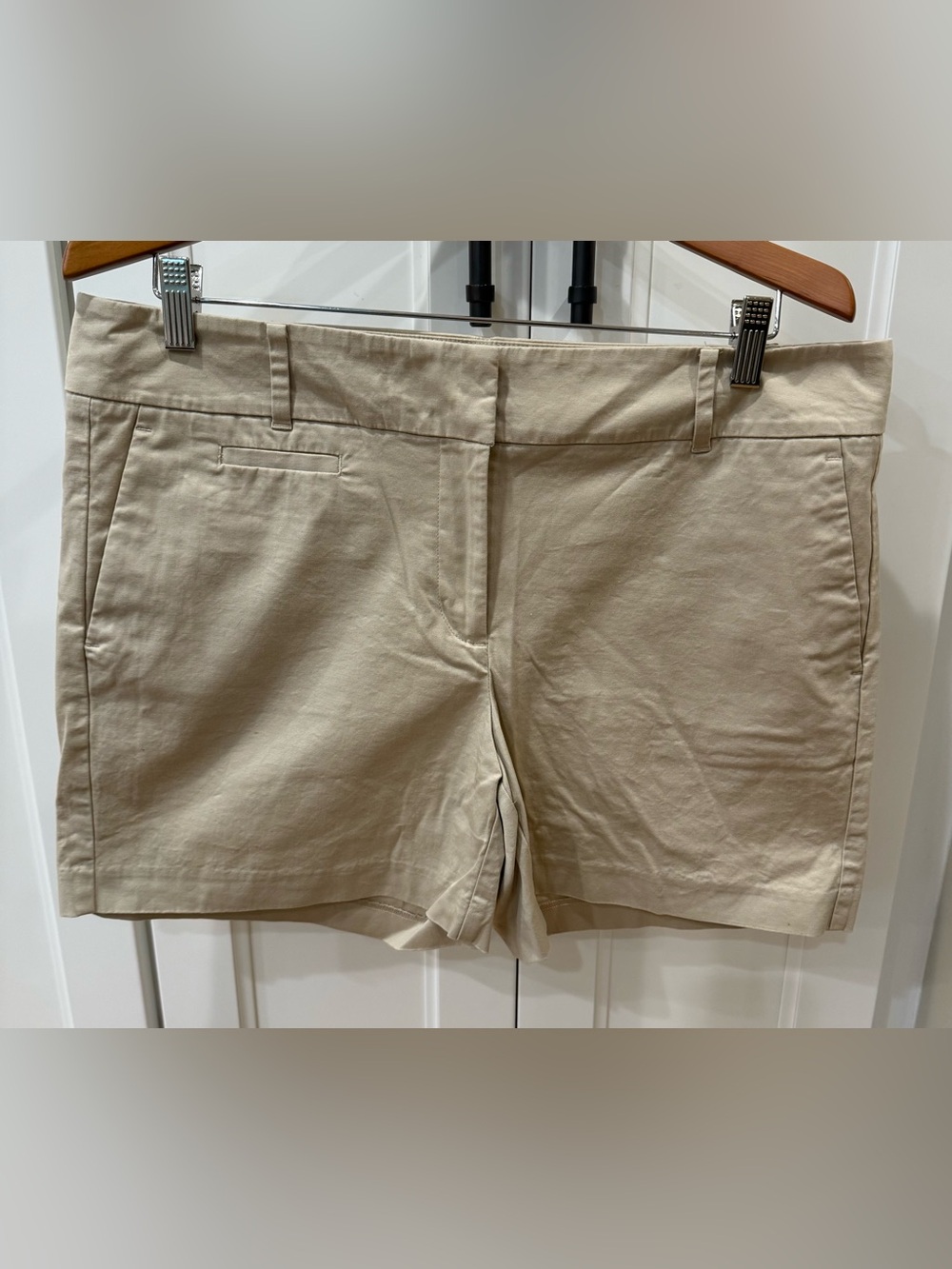 Ann Taylor Devin Fit Khaki Shorts 12 New?